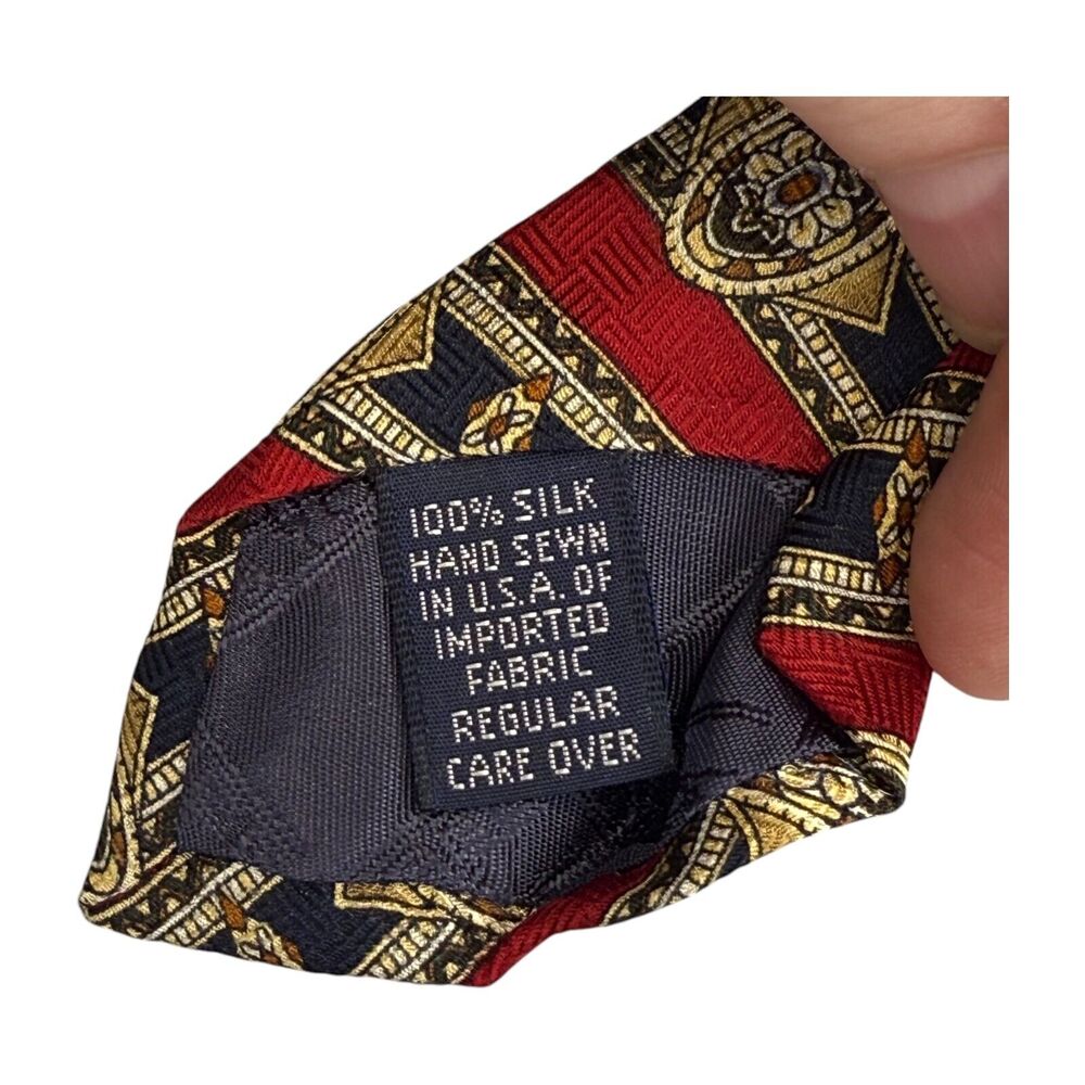 Roundtree & Yorke Mens Necktie 100% Silk Red Medallion Striped Formal 30" Length - Picture 4 of 7